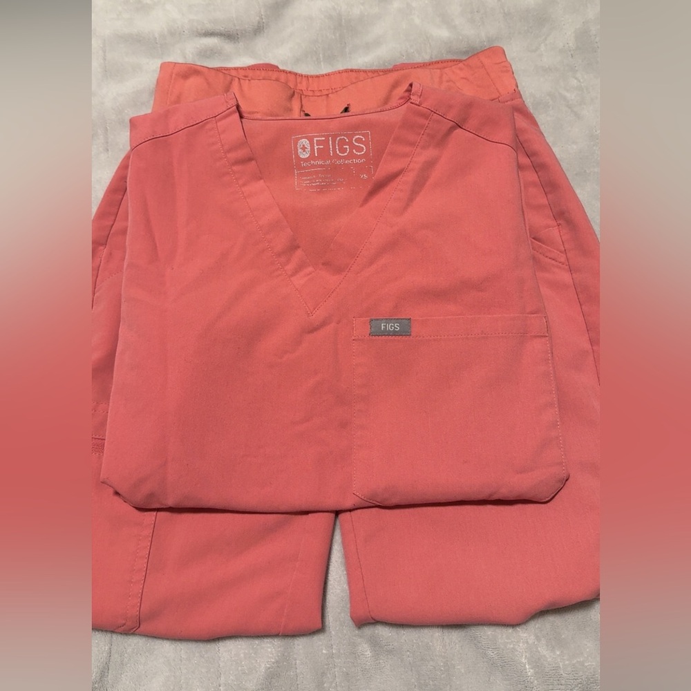 XXS Figs Salmon Scrub Set